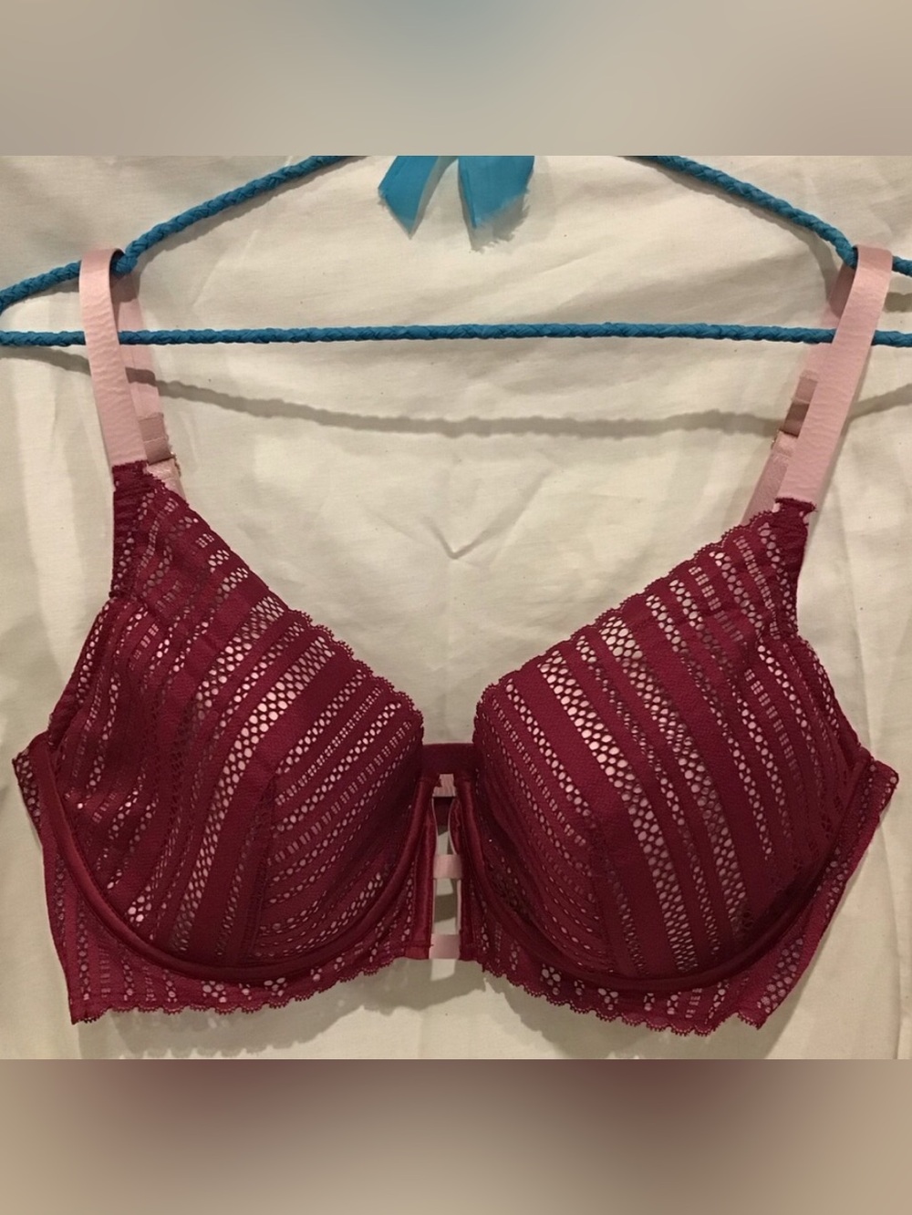 Victoria’s Secret lined plunge bra